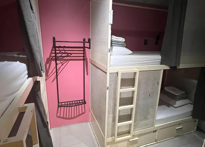 Artsy Vitoria Hostel